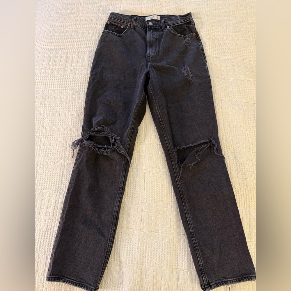 Abercrombie & Fitch The 90’s Straight Ultra High Rise - Black Distressed Jeans